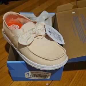 Hey Dude Kids Moccasins in Pinkish Cream,tag Says Pink But They Are Super Light